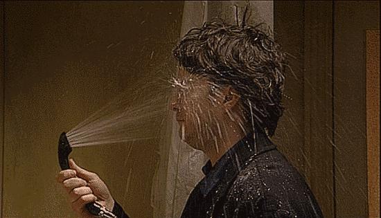 冷水洗头会斑秃吗,冷水洗头为什么会掉发