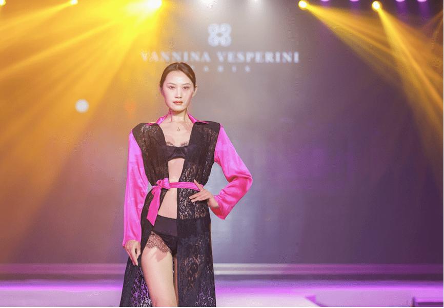 索菲亚20周年庆典音乐会,索菲亚艺术展开幕之夜