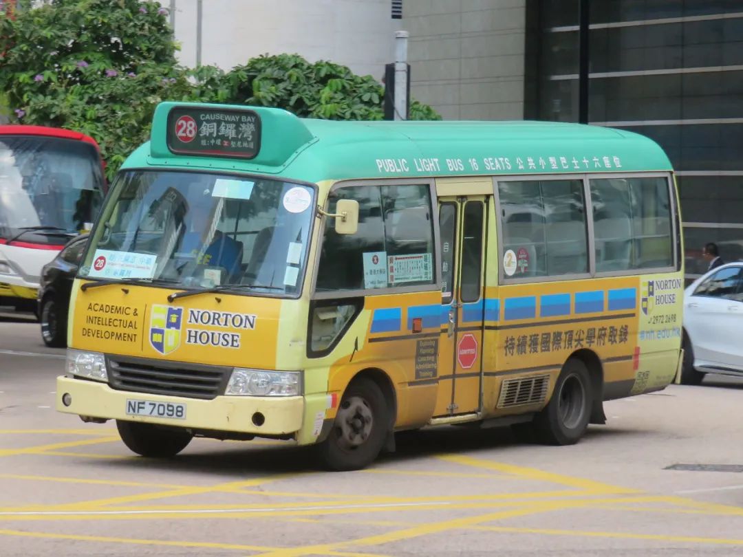 丰田最强的面包车考斯特,丰田考斯特23座中巴车驾驶体验