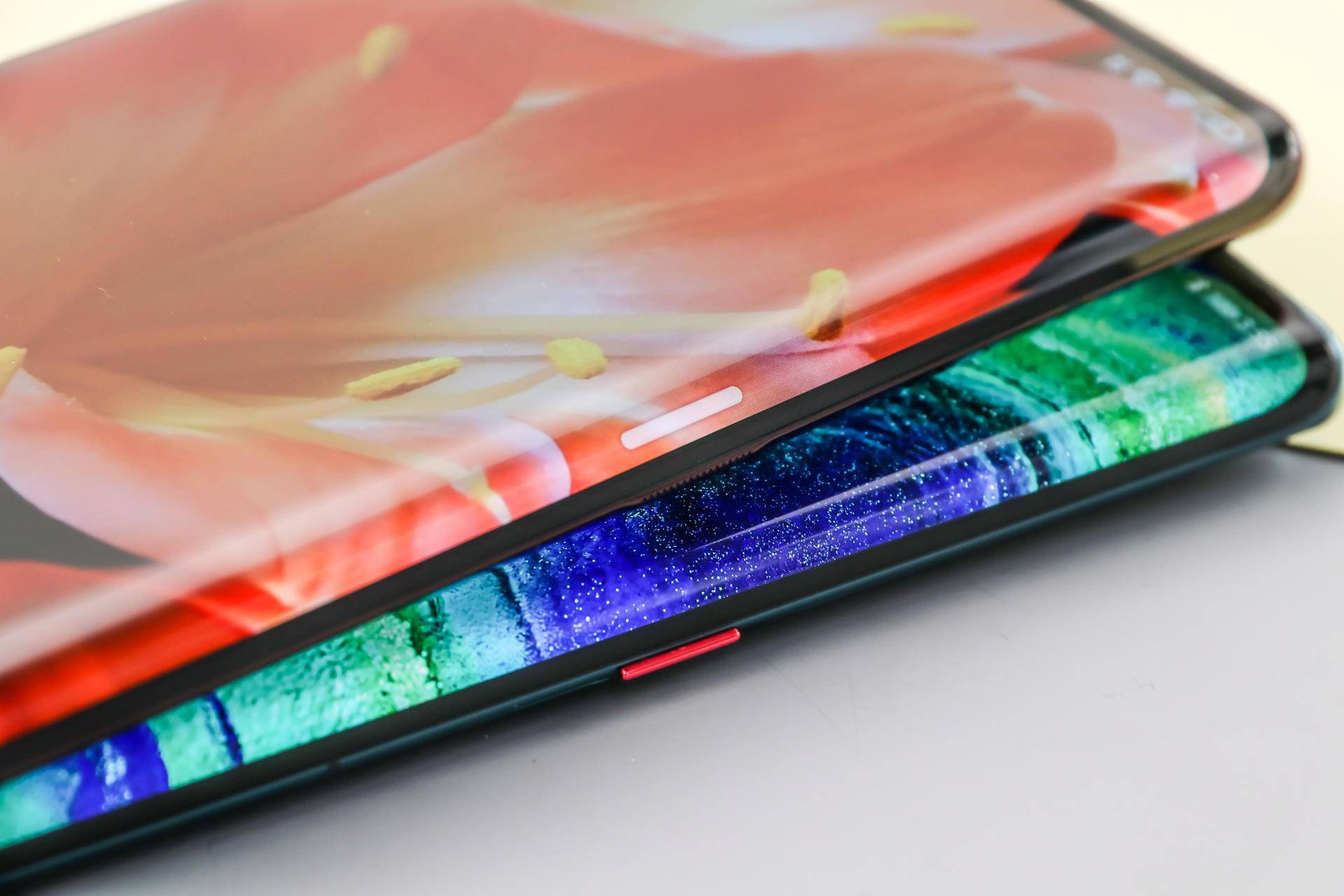 vivonex3s是挖孔屏吗,vivonex3双曲面屏