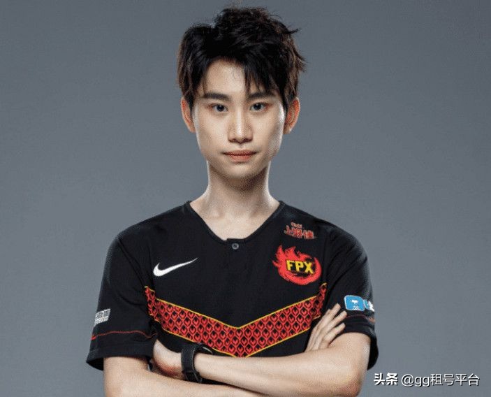 S9世界赛出现“广告队”，赞助商高达十七个，比巅峰RNG还多