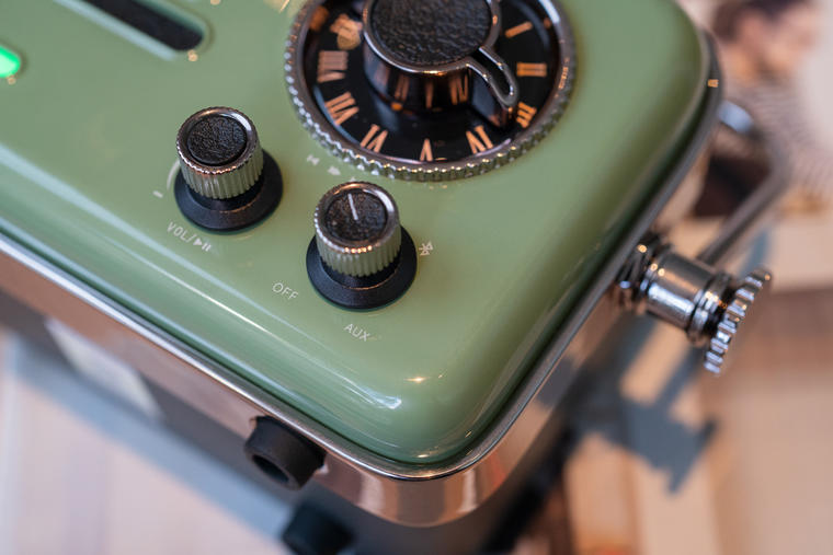 猫王旅行者2号蓝牙音箱怎么听歌,猫王旅行者2号收音机如何听广播