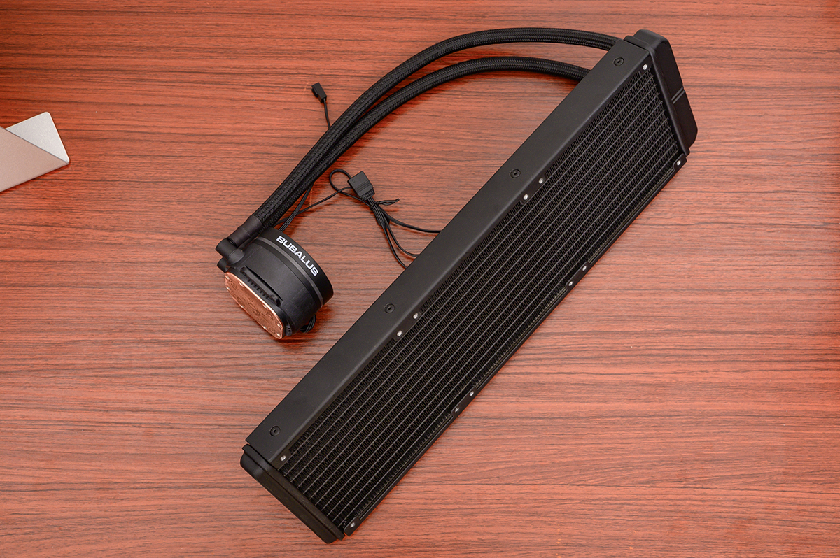 颜值与个性共舞，大水牛铁血战士异形机箱，越夜越有机