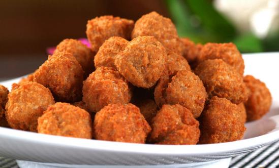 一锅油先炸肉丸子还是先炸菜丸子,炸肉丸子要如何不会爆炸