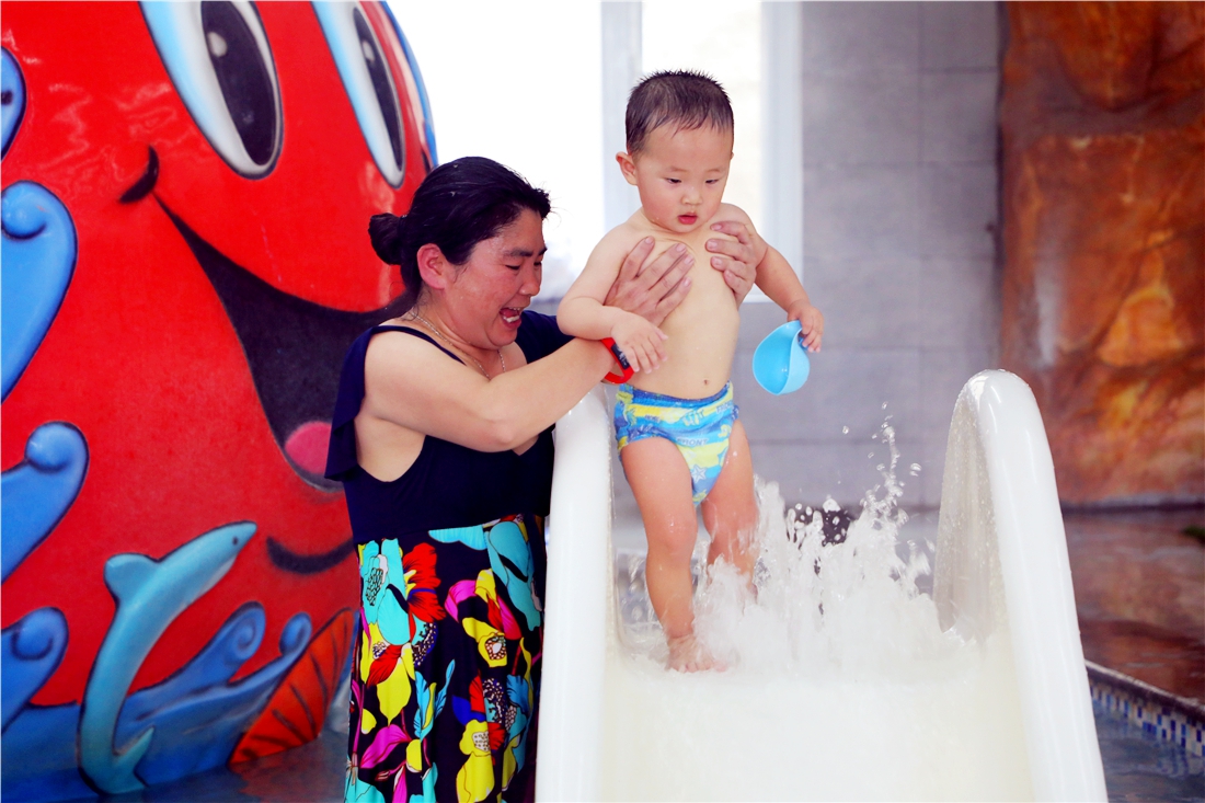 梦桃源温泉度假村积极做好疫情防控确保每位顾客用餐放心洗得放心