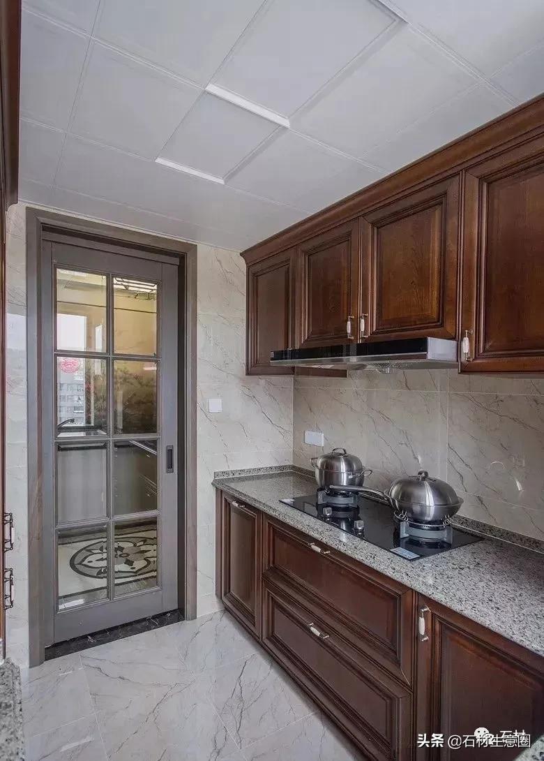 厨房灶台黑色白色柜子效果,黑灰色厨房灶台效果图