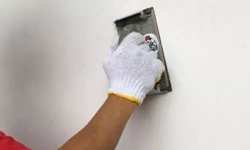 腻子粉打磨大面积脱层,天花板刚刮的腻子粉脱层怎么回事