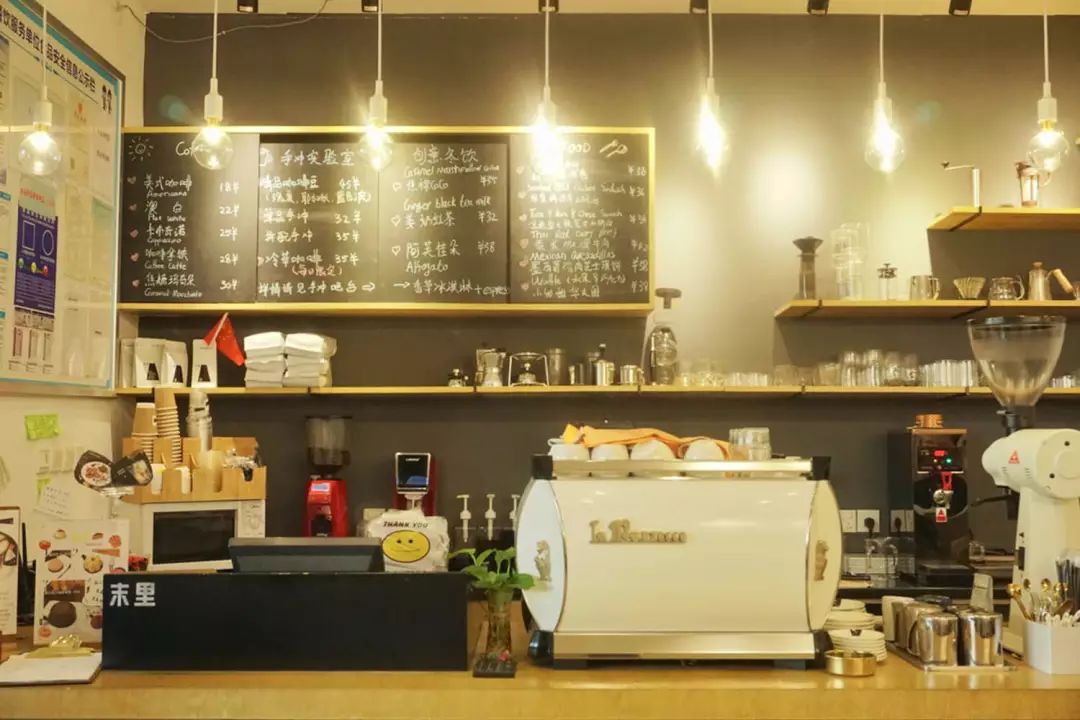 花椒、蛋烘糕和肉桂,对头,这里是咖啡店