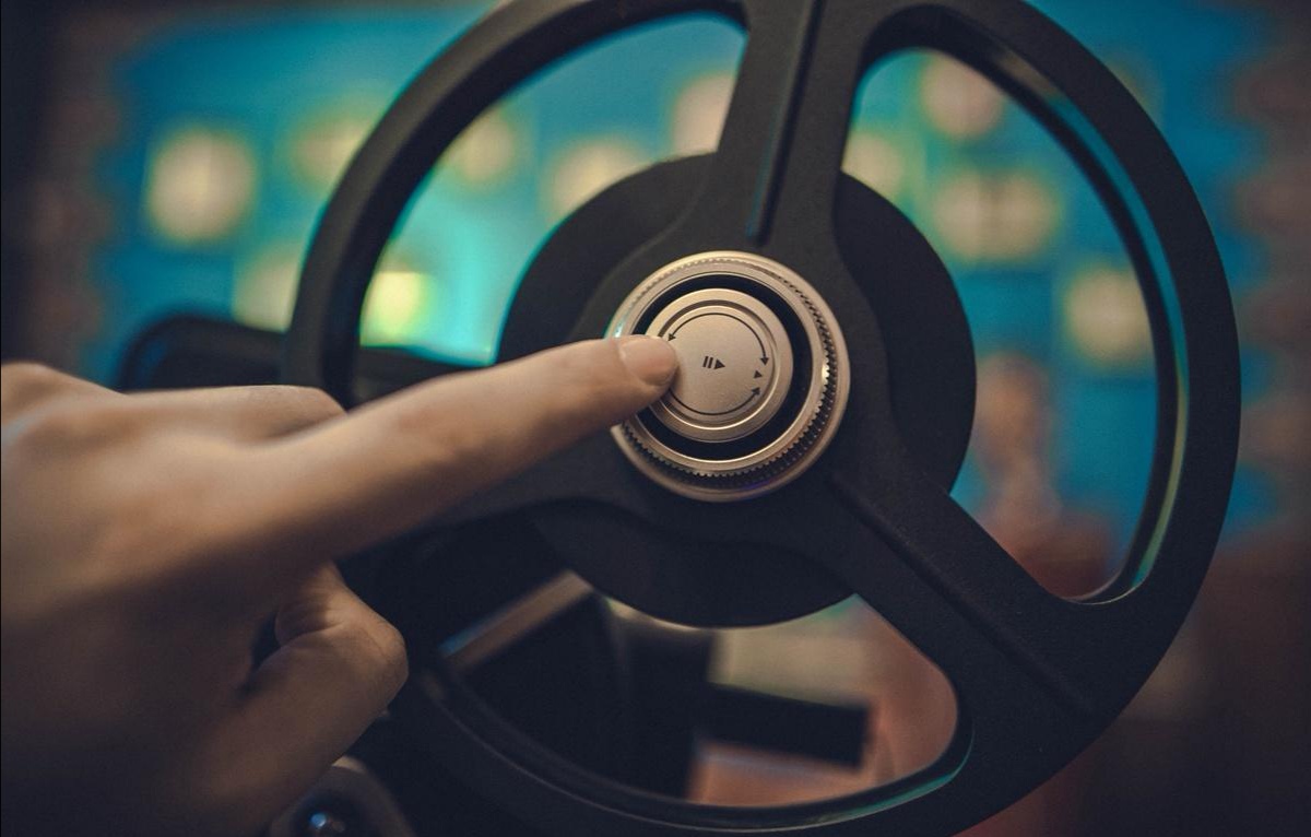 瞬间提升客厅格调，电影1895电影机体验