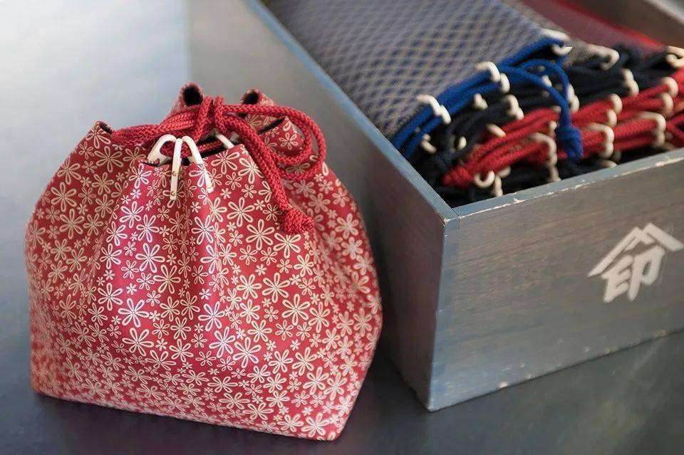 日本陶瓷工艺品,日本陶瓷和中国陶瓷的区别