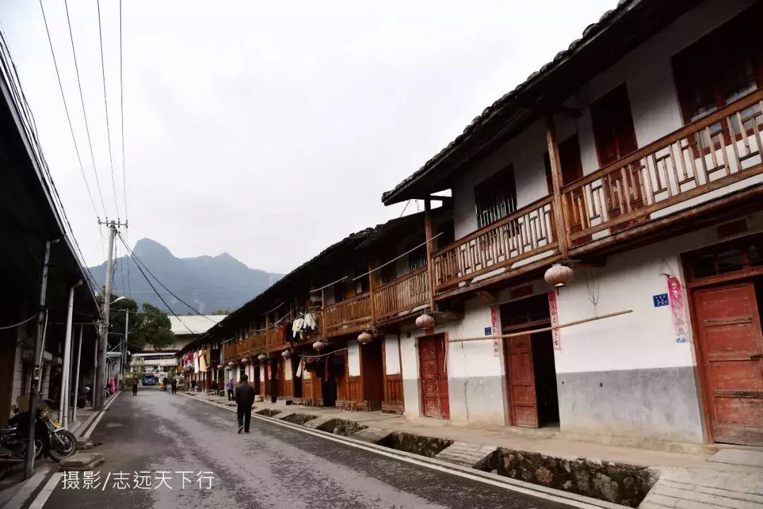 悠然三明：梅列瑞云山为佛，葡萄美酒配熏鸭