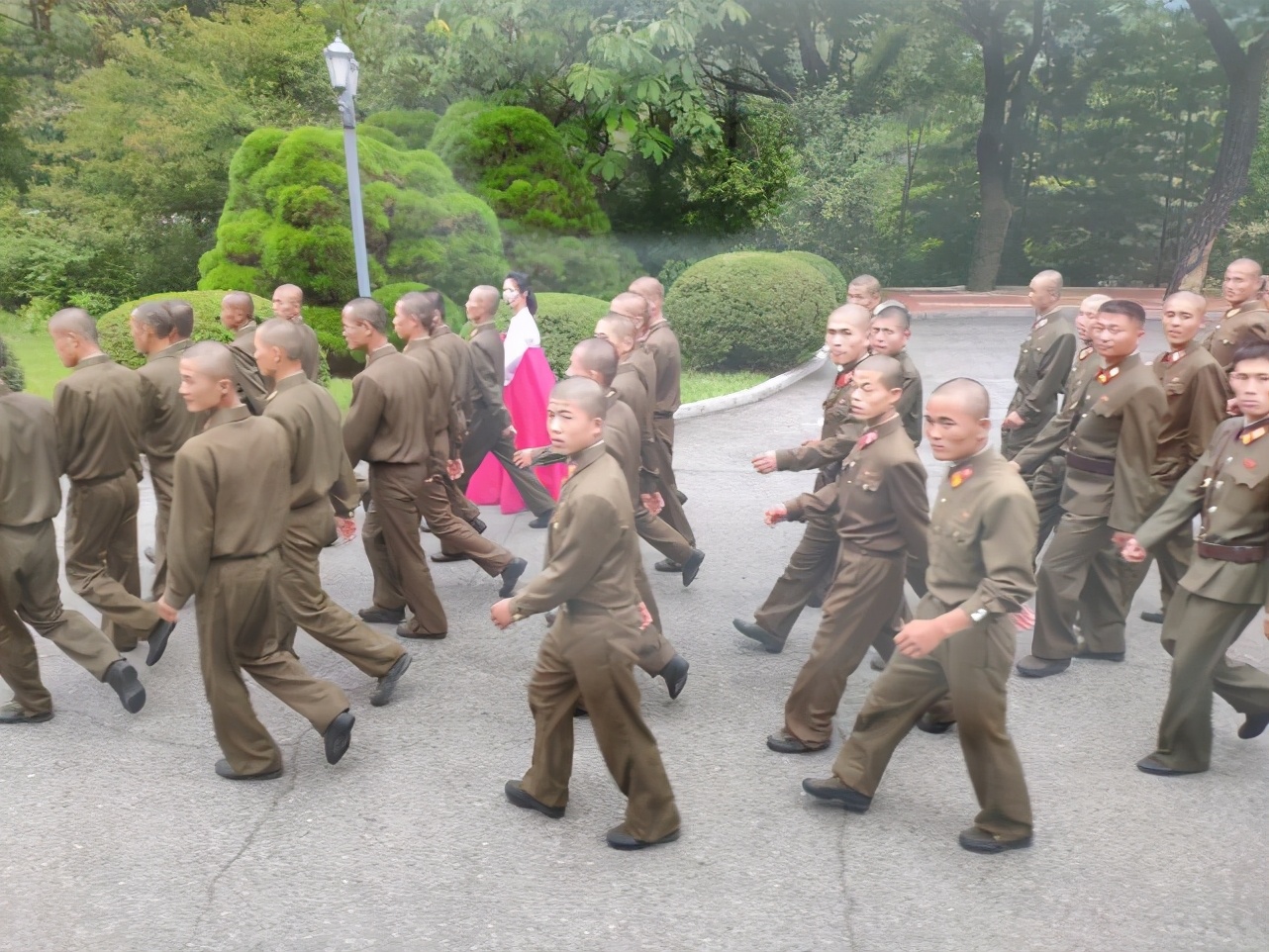 朝鲜人需要挣钱吗,朝鲜人收入不高怎么买东西
