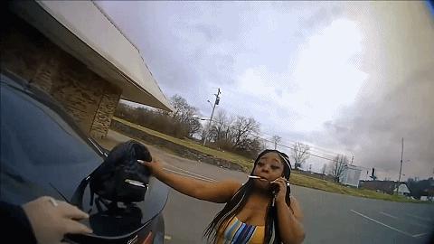 国外真实枪战火拼,美国匪徒与警察枪战视频