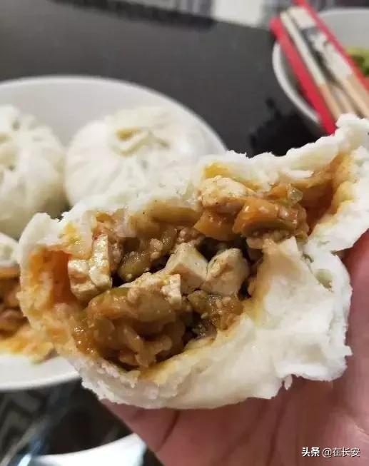 钟楼旁这条890米的老街，藏着一天吃三次都不会腻的馆子！