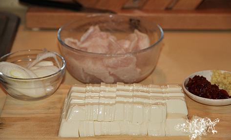 厨师长教大家来做麻辣豆腐鱼，做法简单，年夜饭必备的一道美食！