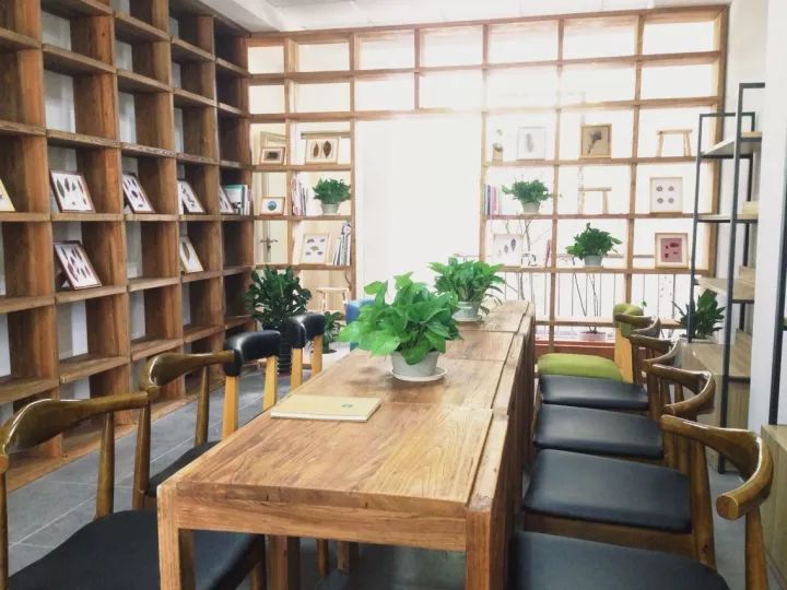 她31岁放弃北漂，回归自然，用枯枝败叶，打造了一个梦幻森林