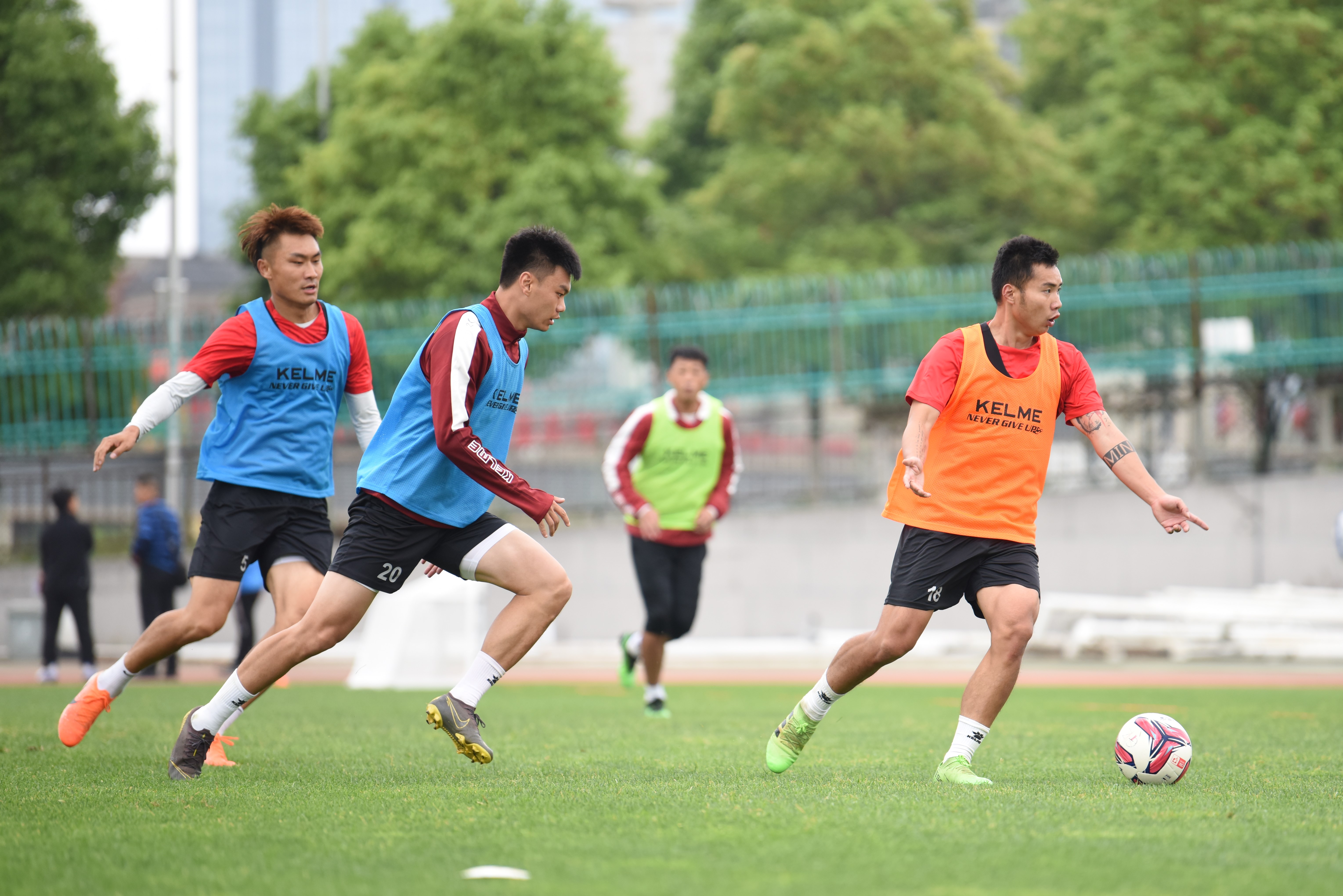 「训练图集」二级甲全副武装，杠铃、轮胎...这是在干啥？