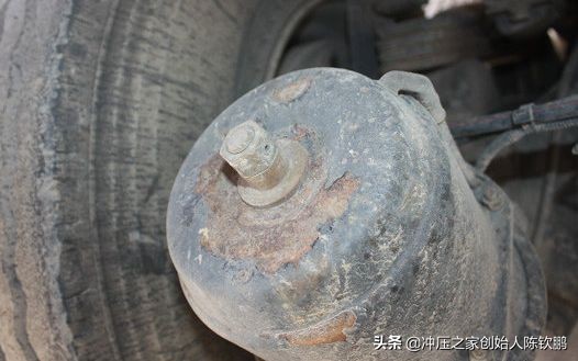 融雪剂对车的腐蚀真的特别厉害吗,汽车被融雪剂腐蚀后怎么处理