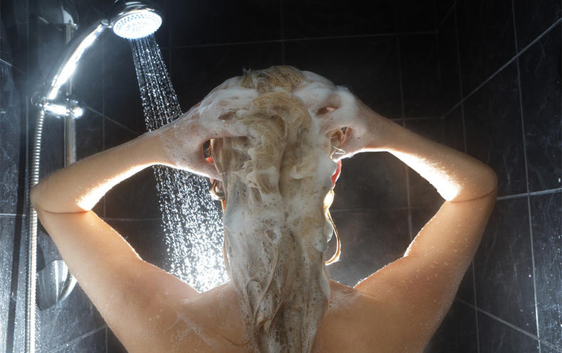 洗发时头发很枯该怎么护理,头发干枯洗发前护理