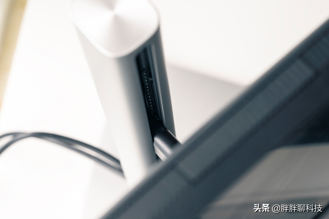 戴尔e2211hb显示器详细评测,戴尔显示器u2717d测评