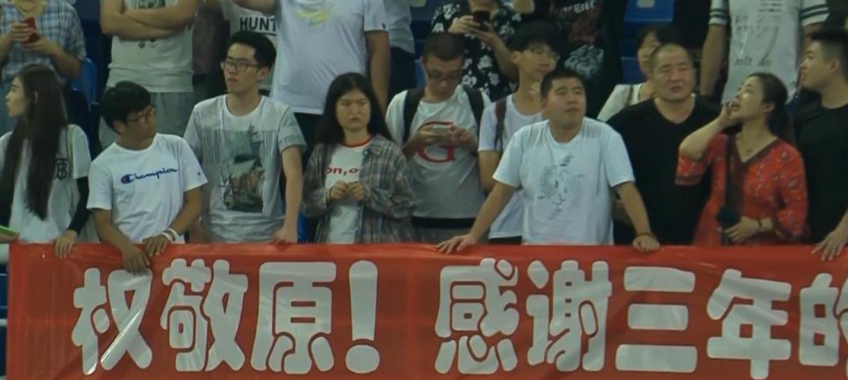 跪谢感人瞬间,跪谢感人催泪真实瞬间