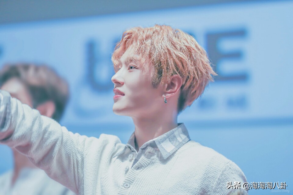 烫锡纸烫的男明星,男明星的锡纸烫