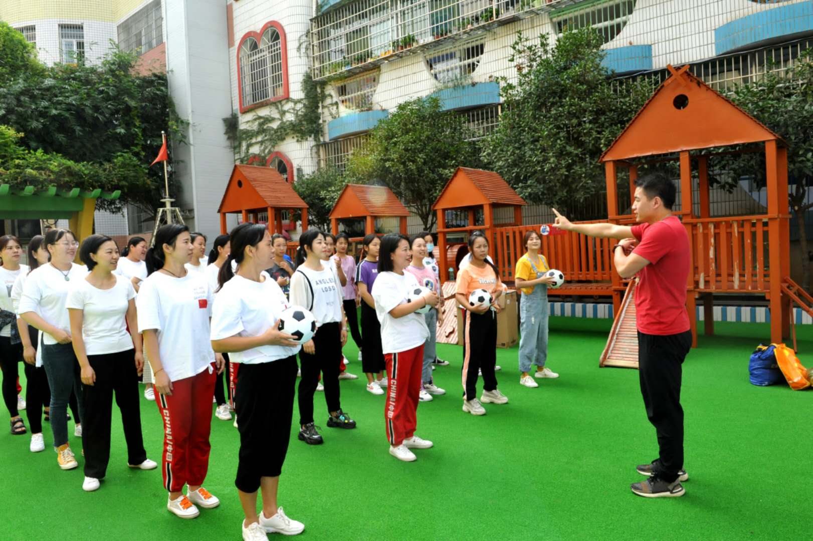 足球体能训练幼儿园中班,淅川县实验幼儿园活动