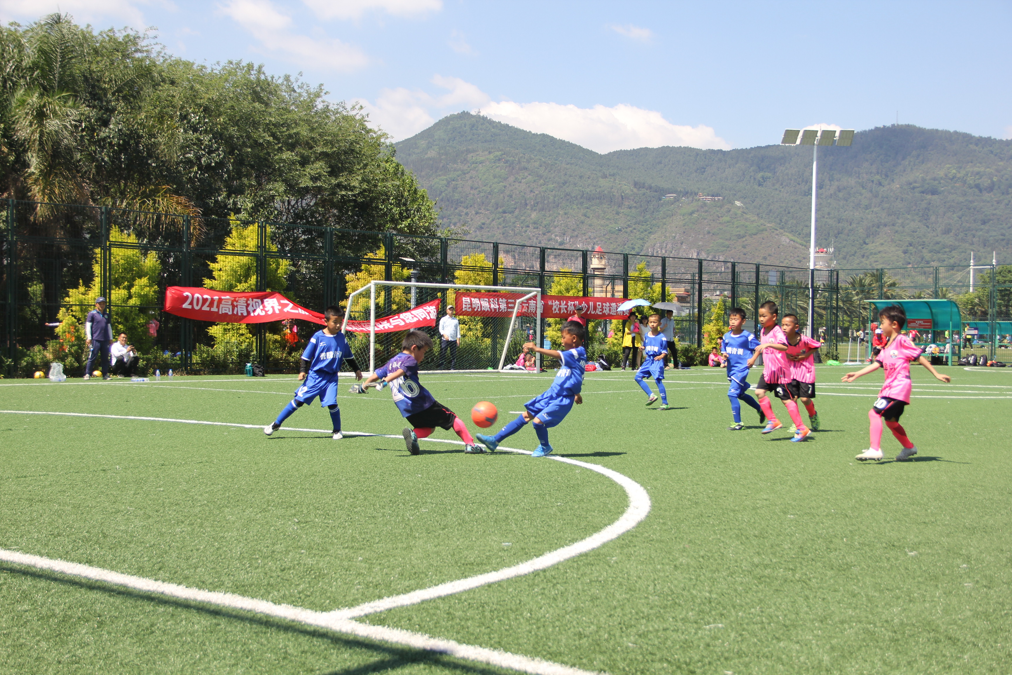 感受乐趣，健康成长：昆明眼科医院第三届校长杯少儿足球赛开赛