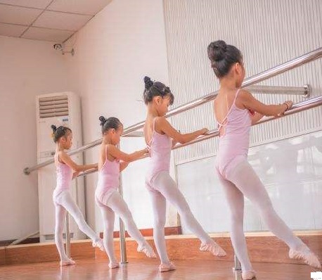 芭蕾术语示范视频,芭蕾术语tempssaute是什么意思