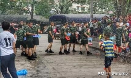 欢乐的泼水节鸟语花香,泼水节溢出的欢乐