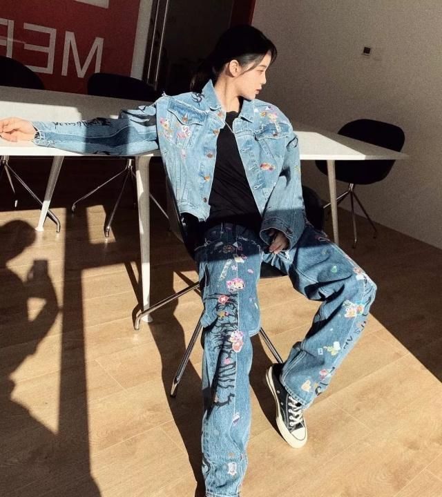 匡威代言人欧阳娜娜,匡威onestar红白拼接欧阳娜娜