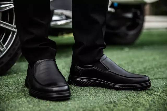 皮鞋男士真皮梦特娇,既休闲又舒服的皮鞋