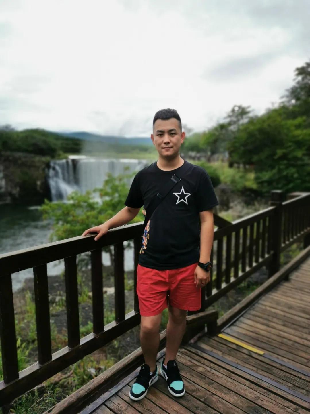 致敬2020每一个逆行的背影,回顾2019年消防员最美逆行背影