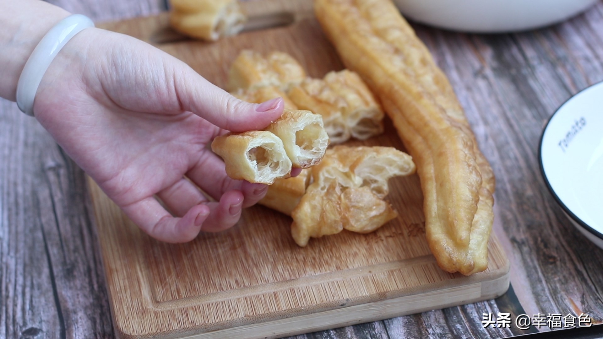 油条虾滑特别简单而且巨好吃,油条与虾的绝妙组合