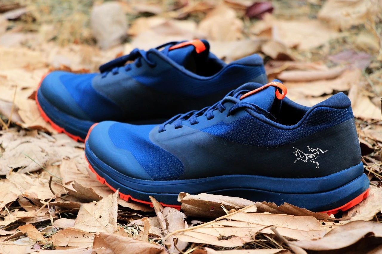 透气抗水登山鞋,耐磨防滑透气缓震登山徒步鞋