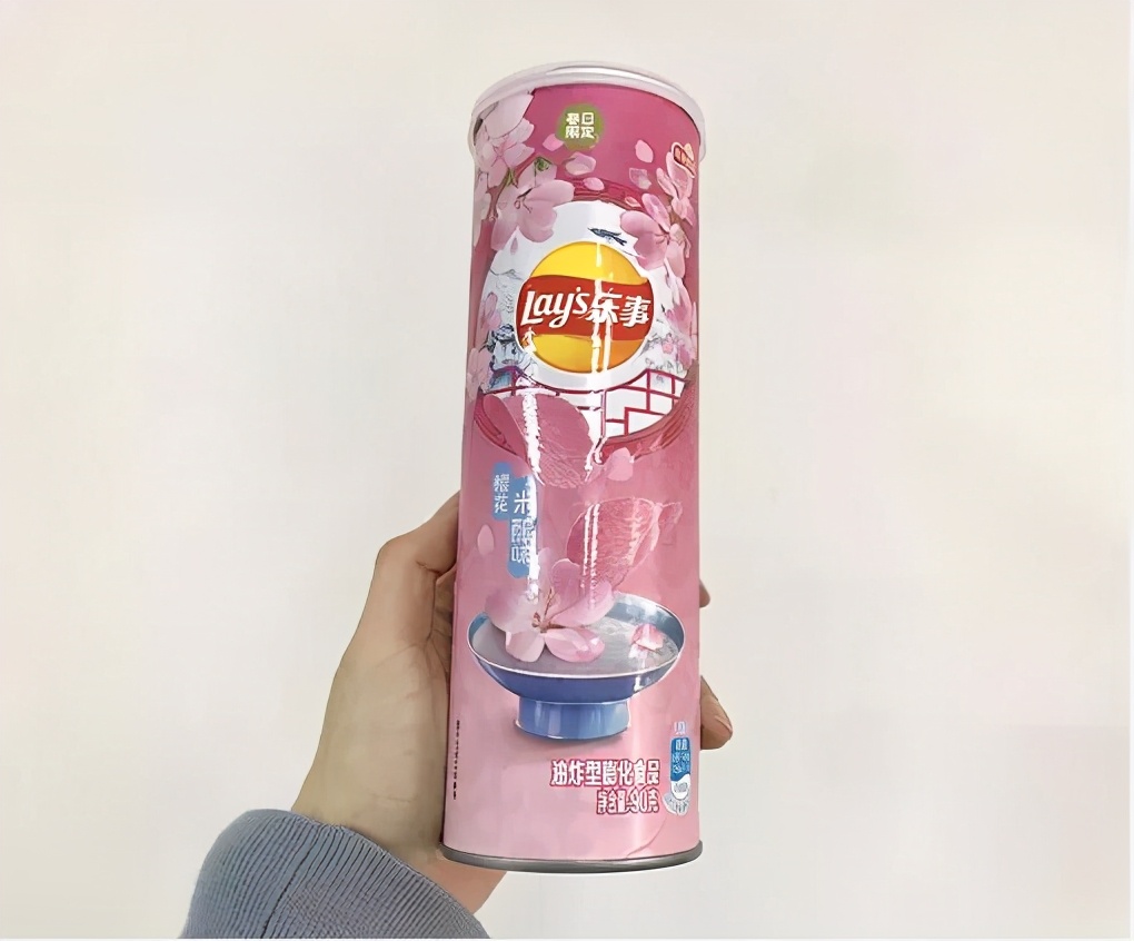 吃完樱花味零食，像被女仆装*男猛**暴打一顿