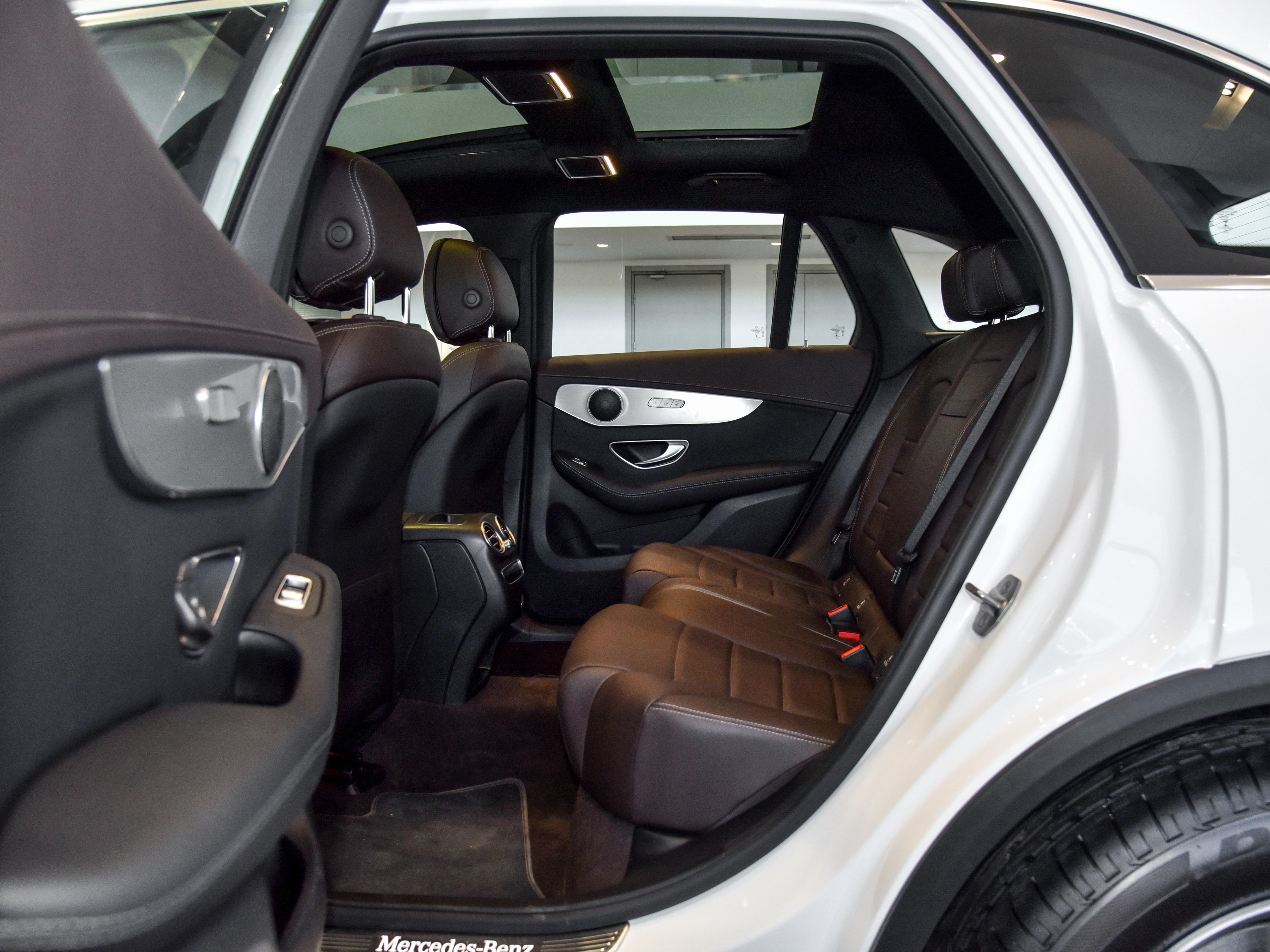 奔驰glc2023款glc260l4matic动感型5座,2020款奔驰glccoupe豪华轿跑suv