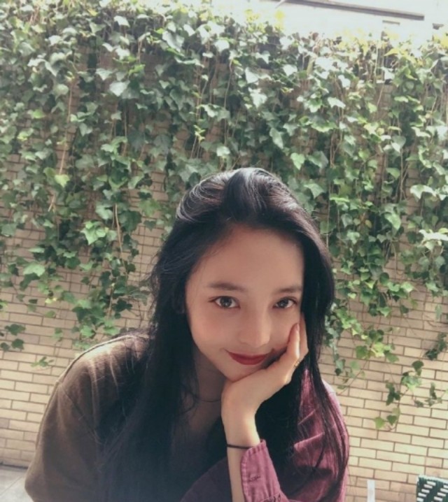 具荷拉自杀：人间不值得，你值得