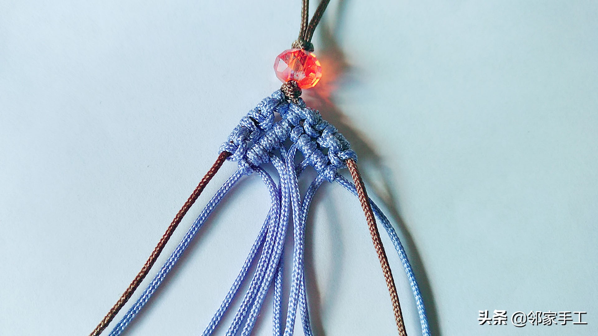 编蝴蝶手机挂件教程,带扣子的手机挂件编法