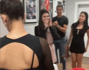 c罗有多宠乔治娜满眼都是爱,c罗回豪宅完整视频