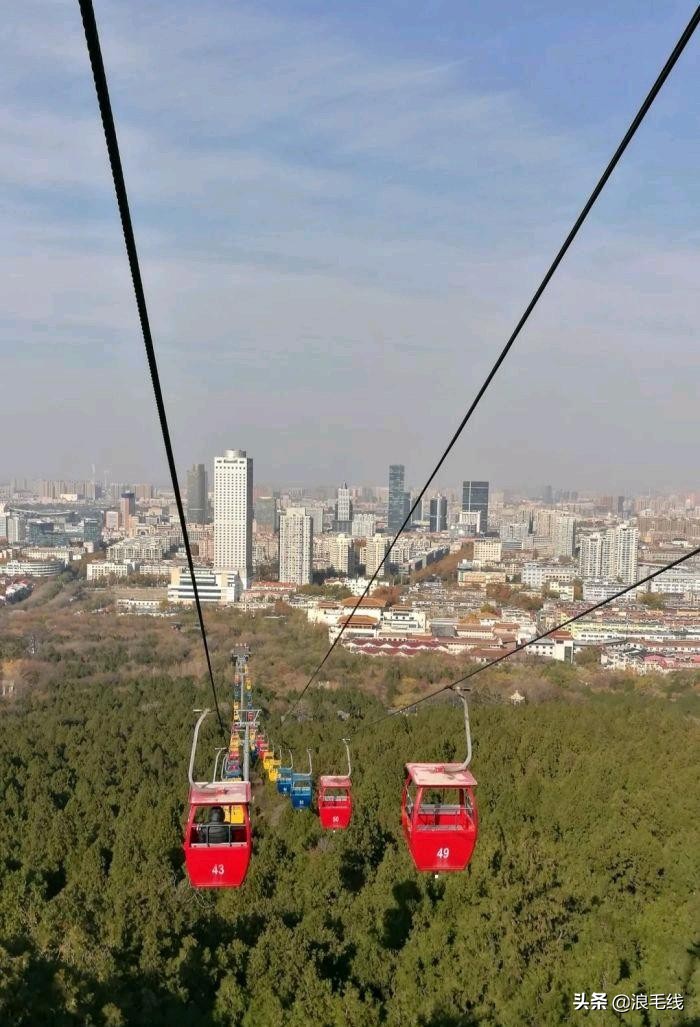 济南千佛山：名气不如趵突泉，可登顶俯泉城全景，人气火爆停车难