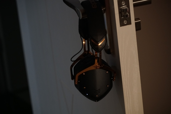 美国头戴式蓝牙耳机,可戴头盔的头戴式蓝牙耳机