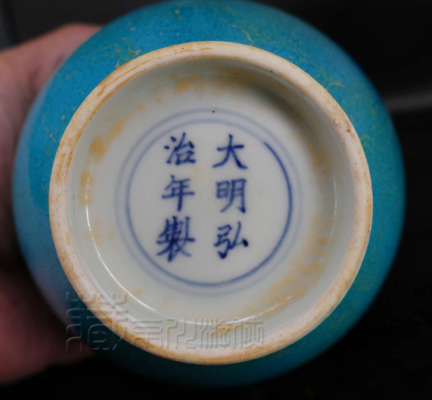 明弘治黄釉龙凤纹抱月瓶真品图片,明朝嘉靖年间黄釉青花瓶图片