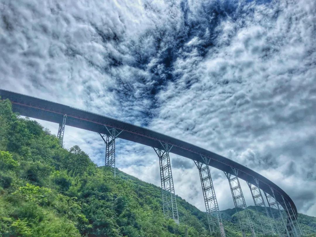 雅安这几天发生的车祸,这就是雅安原版