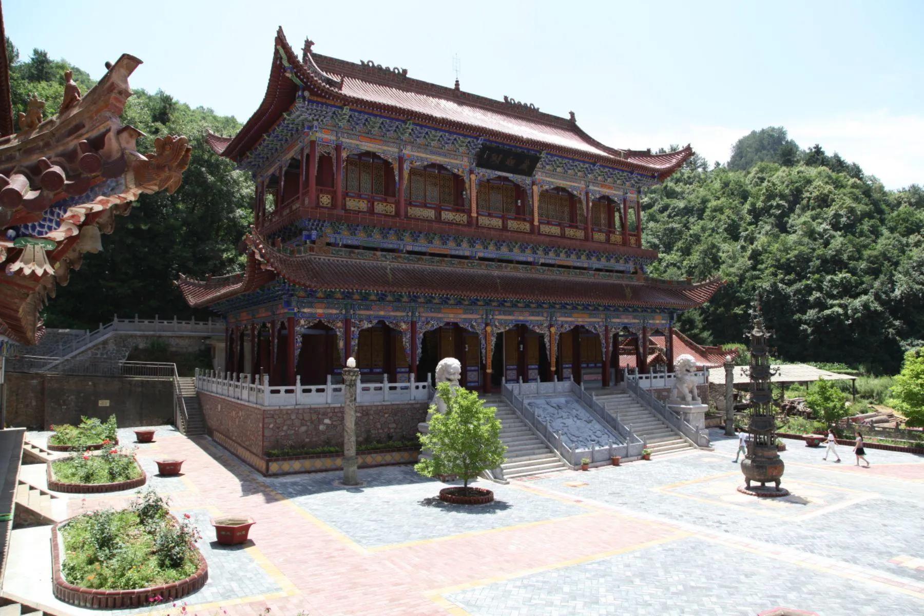 实拍甘肃天水最有名的寺庙净土寺,游客甘肃天水净土寺曼殊寺