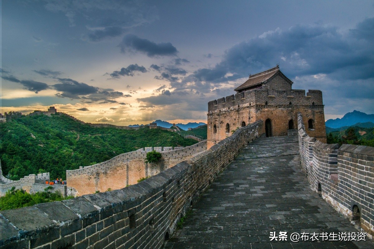 一只股票在底部频繁大宗交易,一只股票从高位一直跌了二年