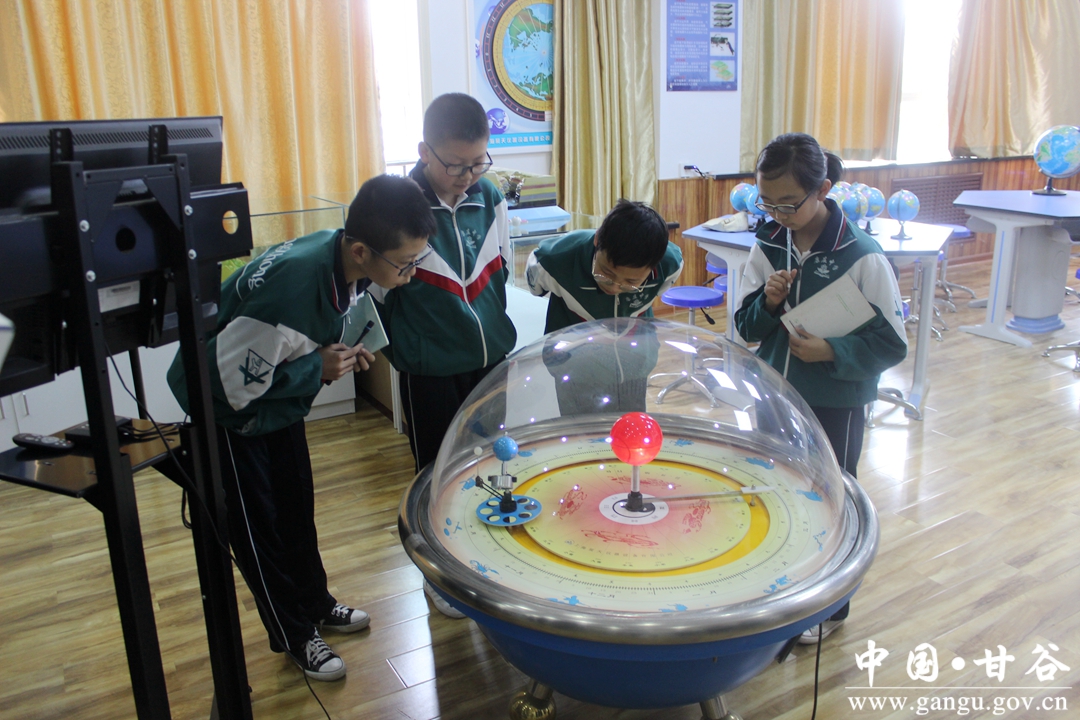 全力办好家门口学校,甘肃省甘谷县康庄中学校长张光亭