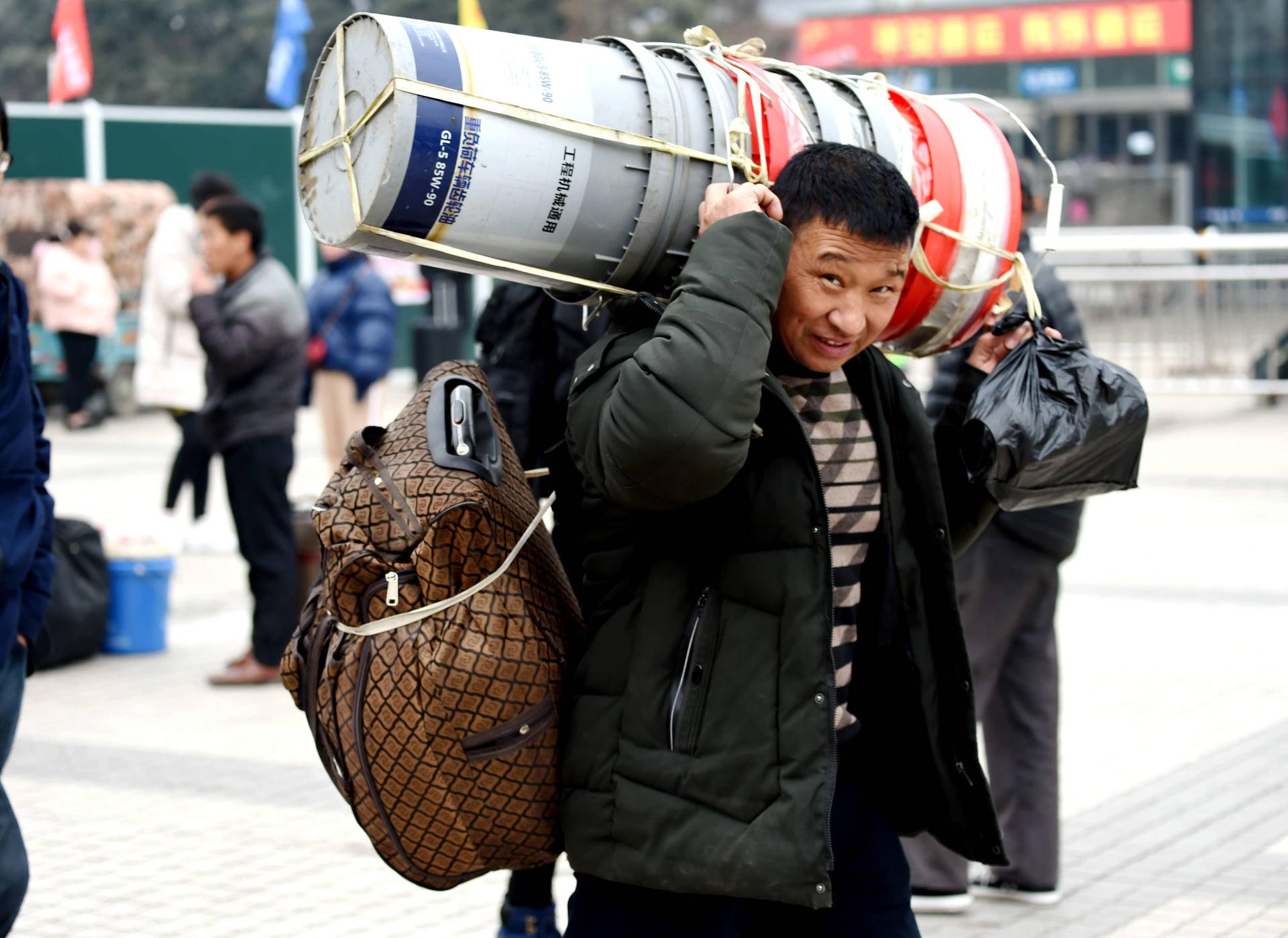 春运抢票生意经:加速包年收智商税上亿,黄牛一张票赚百元
