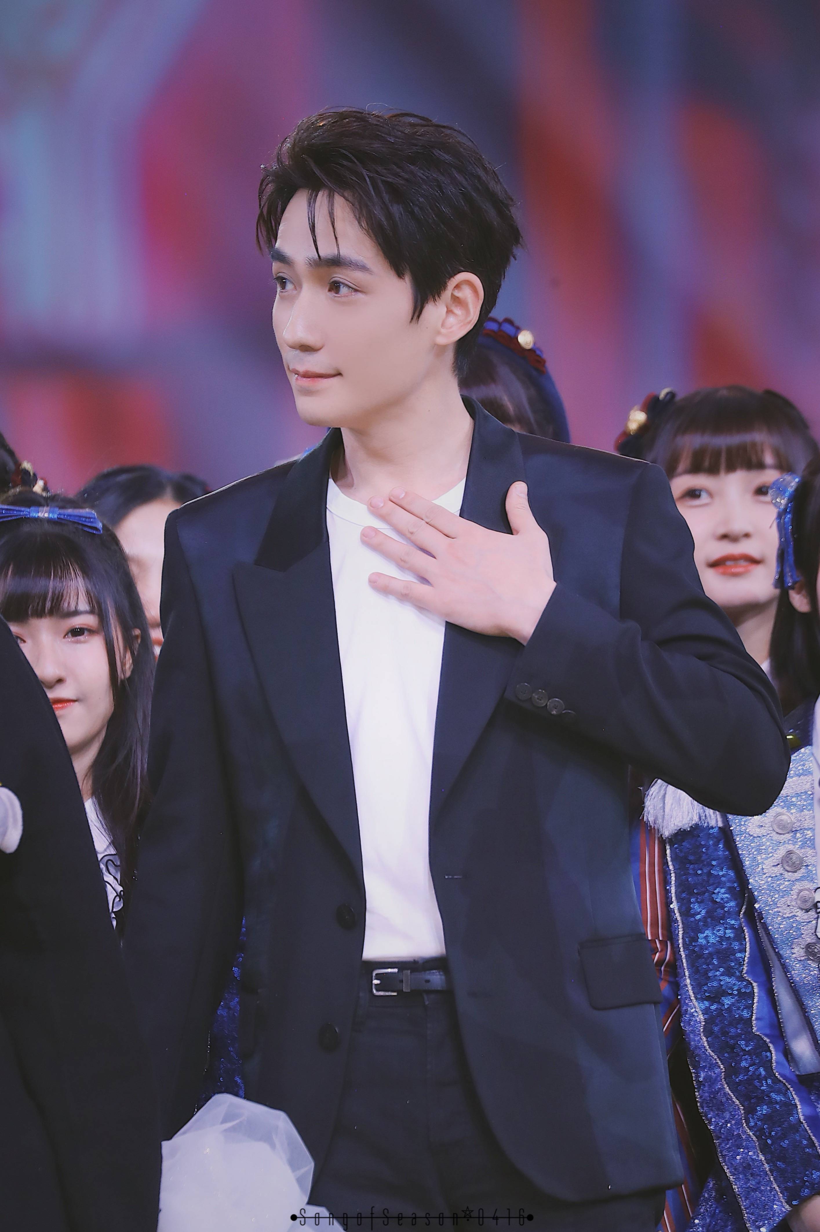 做梦梦到朱一龙,梦到与朱一龙相爱