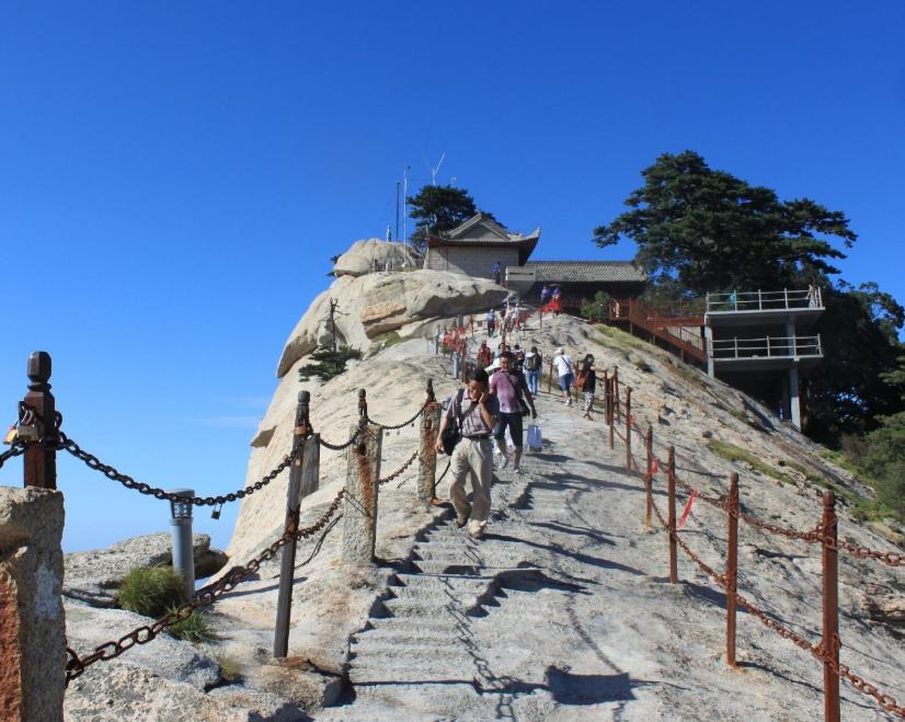 去华山感受一下大自然的鬼斧神工,华山是这次旅行最有意义的地方
